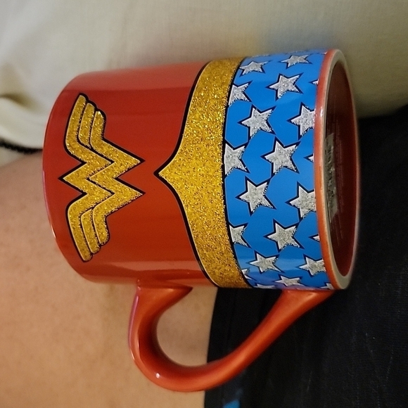 DC Comics Wonder Woman Uniform Glitter Coffee Mug - Picture 1 of 4